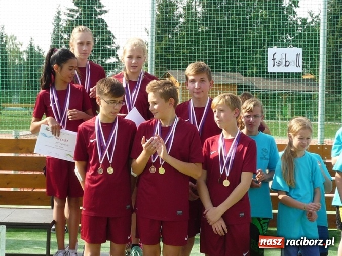 Zdjęcie w galerii na portalu naszraciborz.pl: Uczniowie tworkowskiej szkoły na Międzynarodowej Olimpiadzie Sportowej w Czechach  wiadomości z regionu