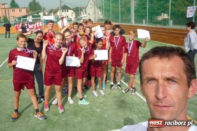 Zdjęcie w galerii na portalu naszraciborz.pl: Uczniowie tworkowskiej szkoły na Międzynarodowej Olimpiadzie Sportowej w Czechach  wiadomości z regionu