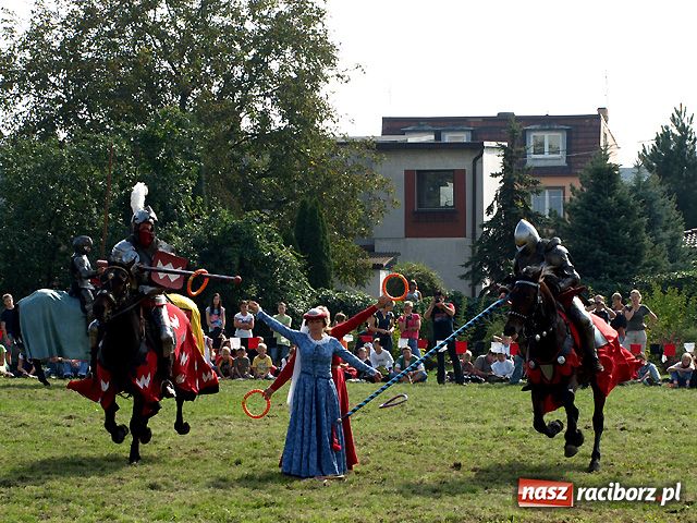 Zdjęcie w galerii na portalu naszraciborz.pl: Wielkie WIDOWISKO na Ostrogu wiadomości z regionu