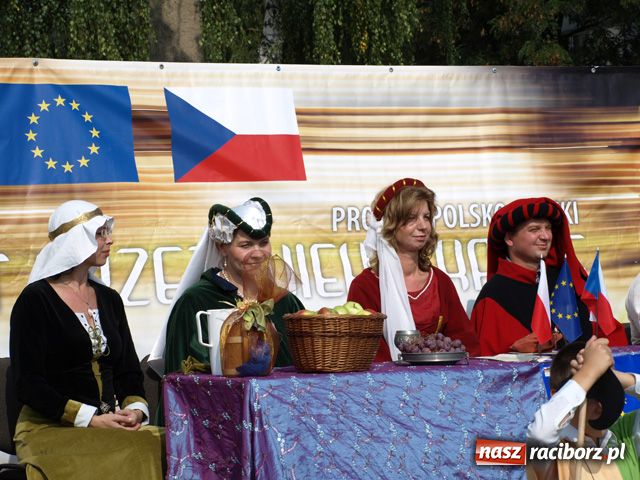 Zdjęcie w galerii na portalu naszraciborz.pl: Wielkie WIDOWISKO na Ostrogu wiadomości z regionu