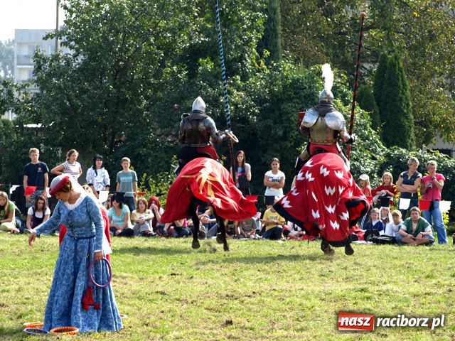 Zdjęcie w galerii na portalu naszraciborz.pl: Wielkie WIDOWISKO na Ostrogu wiadomości z regionu