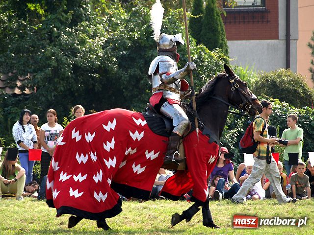 Zdjęcie w galerii na portalu naszraciborz.pl: Wielkie WIDOWISKO na Ostrogu wiadomości z regionu