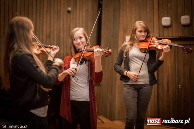 Zdjęcie w galerii na portalu naszraciborz.pl: Raciborskie trio smyczkowe Appassionato w półfinale SuperDzieciaka wiadomości z regionu