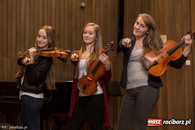 Zdjęcie w galerii na portalu naszraciborz.pl: Raciborskie trio smyczkowe Appassionato w półfinale SuperDzieciaka wiadomości z regionu