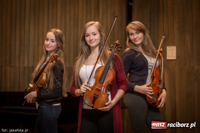 Zdjęcie w galerii na portalu naszraciborz.pl: Raciborskie trio smyczkowe Appassionato w półfinale SuperDzieciaka wiadomości z regionu