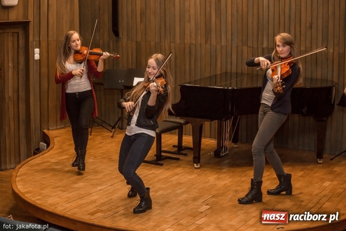 Zdjęcie w galerii na portalu naszraciborz.pl: Raciborskie trio smyczkowe Appassionato w półfinale SuperDzieciaka wiadomości z regionu
