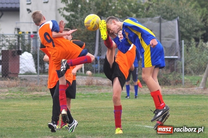 Zdjęcie w galerii na portalu naszraciborz.pl: Młodzi piłkarze z Krzyżanowic górą nad LKS-em Cyprzanów wiadomości z regionu