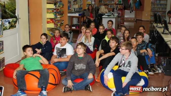 Zdjęcie w galerii na portalu naszraciborz.pl: Uczniowie raciborskich szkół programowali roboty w bibliotece wiadomości z regionu
