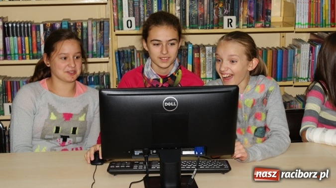 Zdjęcie w galerii na portalu naszraciborz.pl: Uczniowie raciborskich szkół programowali roboty w bibliotece wiadomości z regionu