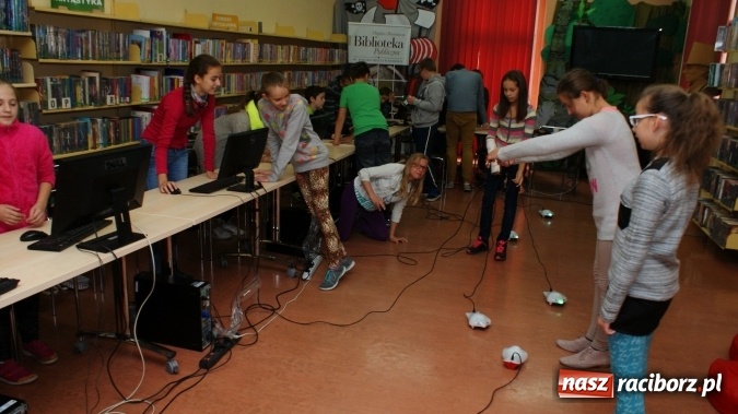 Zdjęcie w galerii na portalu naszraciborz.pl: Uczniowie raciborskich szkół programowali roboty w bibliotece wiadomości z regionu