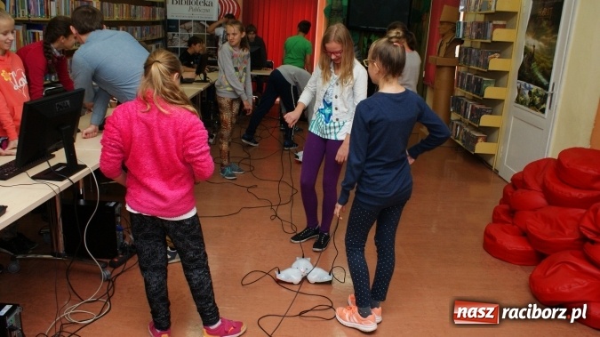 Zdjęcie w galerii na portalu naszraciborz.pl: Uczniowie raciborskich szkół programowali roboty w bibliotece wiadomości z regionu