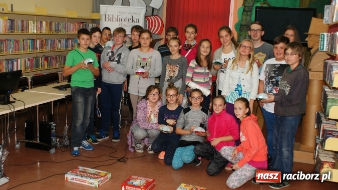 Zdjęcie w galerii na portalu naszraciborz.pl: Uczniowie raciborskich szkół programowali roboty w bibliotece wiadomości z regionu