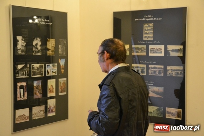 Zdjęcie w galerii na portalu naszraciborz.pl: Na zamku otwarto wystawę starych aparat&oacute;w i poczt&oacute;wek z Raciborza wiadomości z regionu