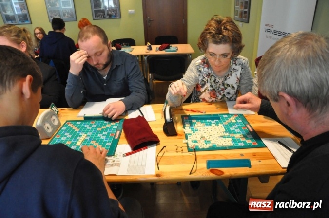 Zdjęcie w galerii na portalu naszraciborz.pl: VI Raciborskie w Scrabble Granie - duża frekwencja wiadomości z regionu
