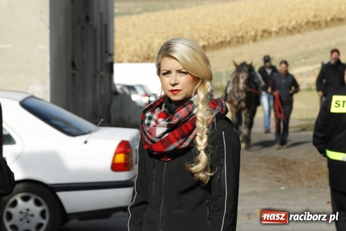 Zdjęcie w galerii na portalu naszraciborz.pl: Na żerdzińskim Hubertusie pogoda sprzyja wiadomości z regionu