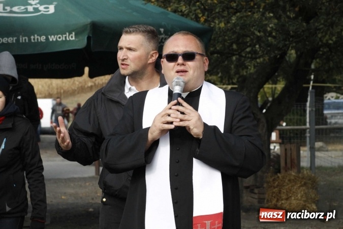 Zdjęcie w galerii na portalu naszraciborz.pl: Na żerdzińskim Hubertusie pogoda sprzyja wiadomości z regionu