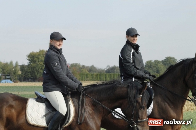 Zdjęcie w galerii na portalu naszraciborz.pl: Na żerdzińskim Hubertusie pogoda sprzyja wiadomości z regionu