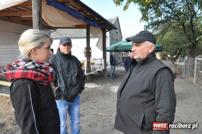 Zdjęcie w galerii na portalu naszraciborz.pl: Na żerdzińskim Hubertusie pogoda sprzyja wiadomości z regionu