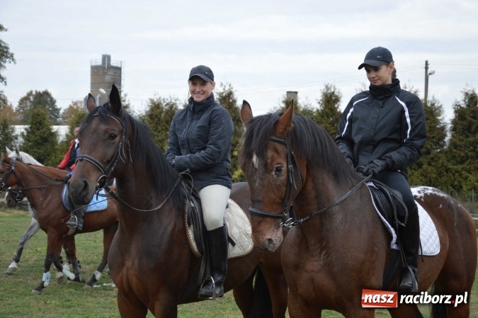Zdjęcie w galerii na portalu naszraciborz.pl: Na żerdzińskim Hubertusie pogoda sprzyja wiadomości z regionu
