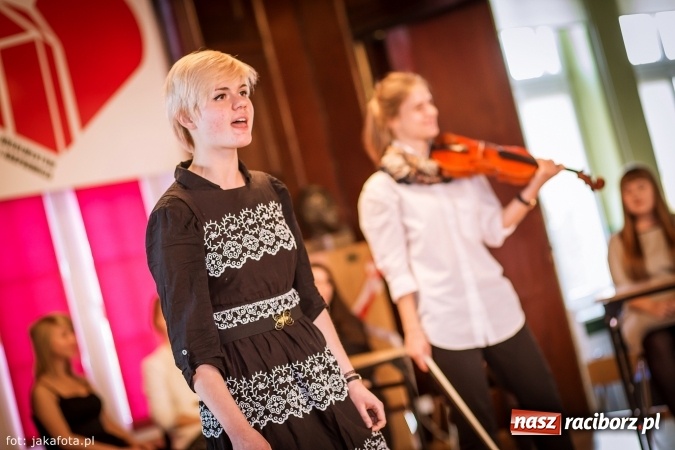 Zdjęcie w galerii na portalu naszraciborz.pl: I LO im. Jana Kasprowicza świętuje 70-lecie wiadomości z regionu