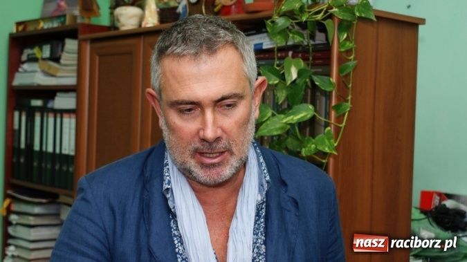 Zdjęcie w galerii na portalu naszraciborz.pl: Siesta z Marcinem Kydryńskim w bibliotece wiadomości z regionu