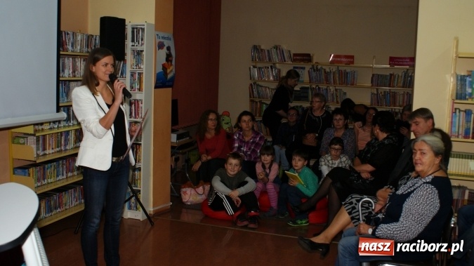 Zdjęcie w galerii na portalu naszraciborz.pl: Siesta z Marcinem Kydryńskim w bibliotece wiadomości z regionu