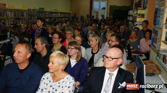 Zdjęcie w galerii na portalu naszraciborz.pl: Siesta z Marcinem Kydryńskim w bibliotece wiadomości z regionu
