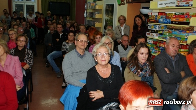 Zdjęcie w galerii na portalu naszraciborz.pl: Siesta z Marcinem Kydryńskim w bibliotece wiadomości z regionu