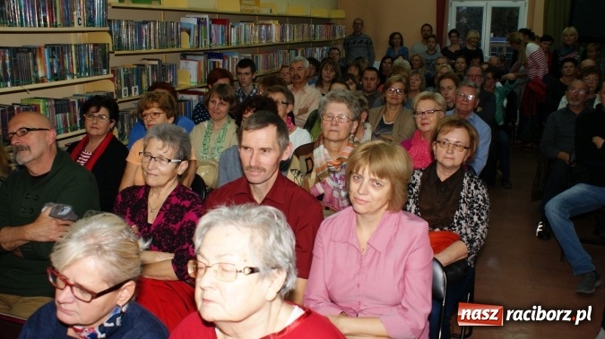 Zdjęcie w galerii na portalu naszraciborz.pl: Siesta z Marcinem Kydryńskim w bibliotece wiadomości z regionu