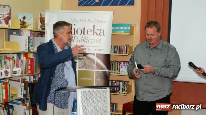 Zdjęcie w galerii na portalu naszraciborz.pl: Siesta z Marcinem Kydryńskim w bibliotece wiadomości z regionu