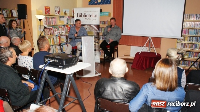 Zdjęcie w galerii na portalu naszraciborz.pl: Siesta z Marcinem Kydryńskim w bibliotece wiadomości z regionu