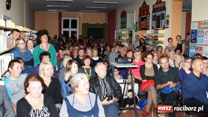 Zdjęcie w galerii na portalu naszraciborz.pl: Siesta z Marcinem Kydryńskim w bibliotece wiadomości z regionu