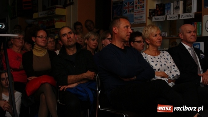 Zdjęcie w galerii na portalu naszraciborz.pl: Siesta z Marcinem Kydryńskim w bibliotece wiadomości z regionu