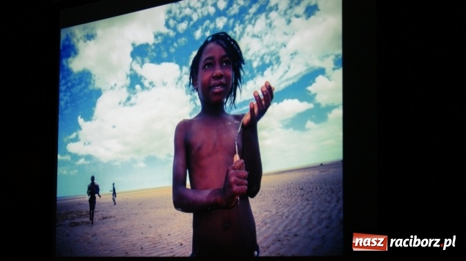 Zdjęcie w galerii na portalu naszraciborz.pl: Siesta z Marcinem Kydryńskim w bibliotece wiadomości z regionu