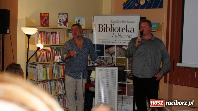 Zdjęcie w galerii na portalu naszraciborz.pl: Siesta z Marcinem Kydryńskim w bibliotece wiadomości z regionu