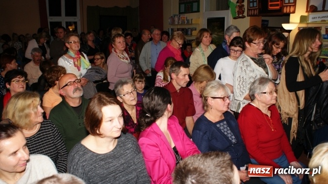 Zdjęcie w galerii na portalu naszraciborz.pl: Siesta z Marcinem Kydryńskim w bibliotece wiadomości z regionu