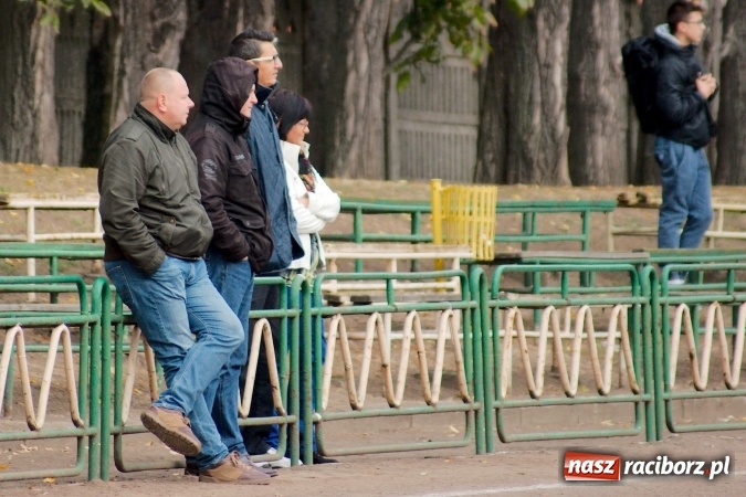 Zdjęcie w galerii na portalu naszraciborz.pl: Ikar spłonął w czuchowskim Płomieniu wiadomości z regionu