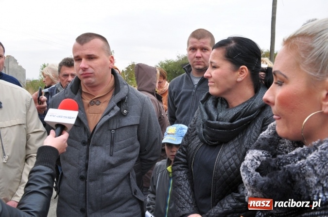 Zdjęcie w galerii na portalu naszraciborz.pl: Don Kichot potrzebny od zaraz! Do walki z wiatrakami stanęli mieszkańcy Wojnowic wiadomości z regionu