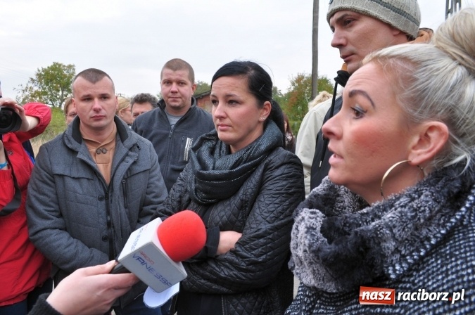 Zdjęcie w galerii na portalu naszraciborz.pl: Don Kichot potrzebny od zaraz! Do walki z wiatrakami stanęli mieszkańcy Wojnowic wiadomości z regionu