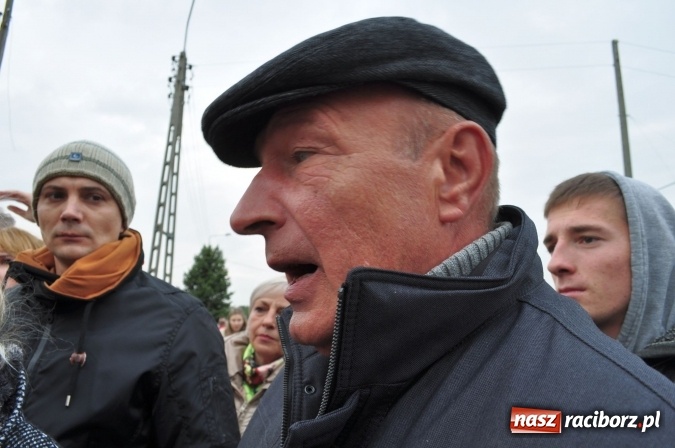 Zdjęcie w galerii na portalu naszraciborz.pl: Don Kichot potrzebny od zaraz! Do walki z wiatrakami stanęli mieszkańcy Wojnowic wiadomości z regionu