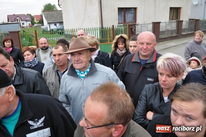 Zdjęcie w galerii na portalu naszraciborz.pl: Don Kichot potrzebny od zaraz! Do walki z wiatrakami stanęli mieszkańcy Wojnowic wiadomości z regionu