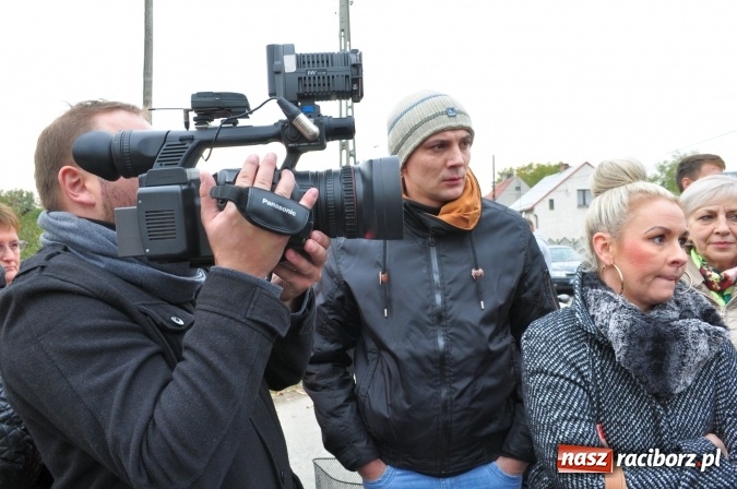 Zdjęcie w galerii na portalu naszraciborz.pl: Don Kichot potrzebny od zaraz! Do walki z wiatrakami stanęli mieszkańcy Wojnowic wiadomości z regionu