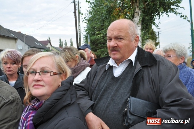 Zdjęcie w galerii na portalu naszraciborz.pl: Don Kichot potrzebny od zaraz! Do walki z wiatrakami stanęli mieszkańcy Wojnowic wiadomości z regionu