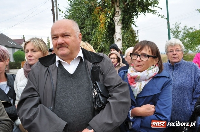 Zdjęcie w galerii na portalu naszraciborz.pl: Don Kichot potrzebny od zaraz! Do walki z wiatrakami stanęli mieszkańcy Wojnowic wiadomości z regionu