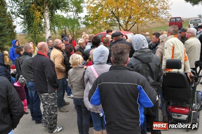 Zdjęcie w galerii na portalu naszraciborz.pl: Don Kichot potrzebny od zaraz! Do walki z wiatrakami stanęli mieszkańcy Wojnowic wiadomości z regionu