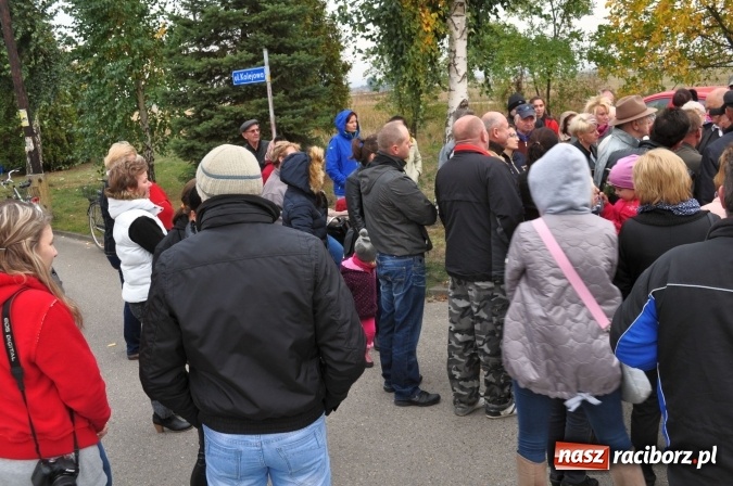 Zdjęcie w galerii na portalu naszraciborz.pl: Don Kichot potrzebny od zaraz! Do walki z wiatrakami stanęli mieszkańcy Wojnowic wiadomości z regionu