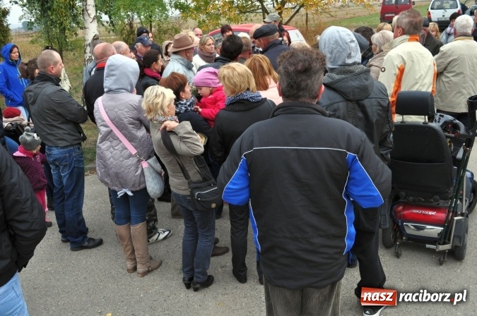 Zdjęcie w galerii na portalu naszraciborz.pl: Don Kichot potrzebny od zaraz! Do walki z wiatrakami stanęli mieszkańcy Wojnowic wiadomości z regionu