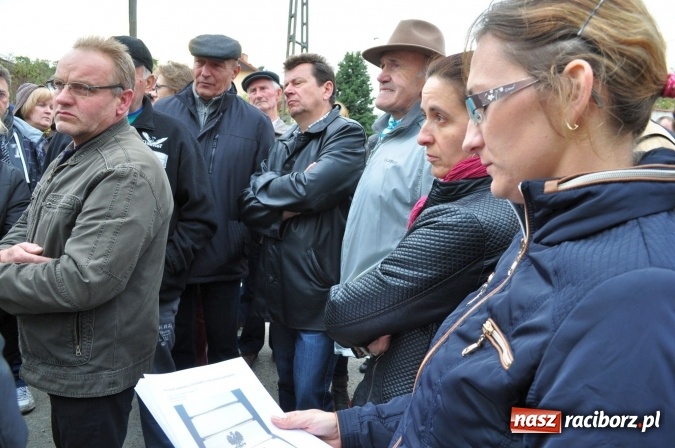 Zdjęcie w galerii na portalu naszraciborz.pl: Don Kichot potrzebny od zaraz! Do walki z wiatrakami stanęli mieszkańcy Wojnowic wiadomości z regionu