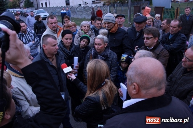Zdjęcie w galerii na portalu naszraciborz.pl: Don Kichot potrzebny od zaraz! Do walki z wiatrakami stanęli mieszkańcy Wojnowic wiadomości z regionu
