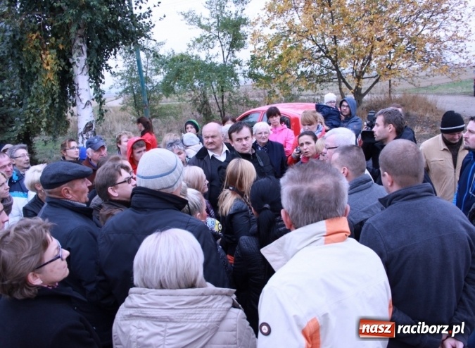 Zdjęcie w galerii na portalu naszraciborz.pl: Don Kichot potrzebny od zaraz! Do walki z wiatrakami stanęli mieszkańcy Wojnowic wiadomości z regionu